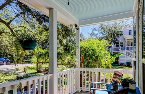 Scanlonville Cottage | Sunny garden cottage with a furnished front porch, grill, AC, & washer/dryer