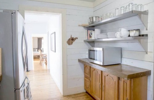 Fayetteville House | Sunny Home in the Heart of Fayetteville