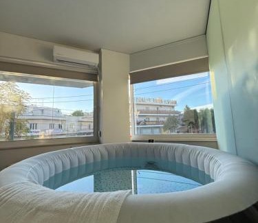 Peristeri Apartment | Sunny Home Private Jacuzzi Hydromassage, Underground Parking, 300m Metro Peristeri