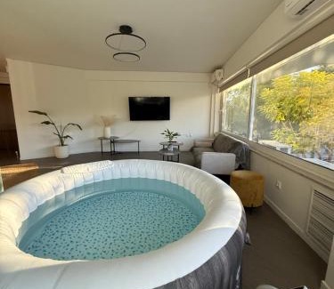 Peristeri Apartment | Sunny Home Private Jacuzzi Hydromassage, Underground Parking, 300m Metro Peristeri