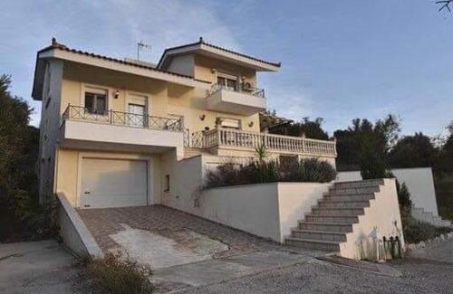 Amarinthos House | Sunny House in Nature