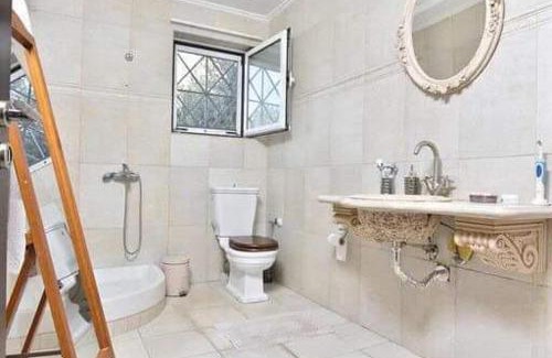 Amarinthos House | Sunny House in Nature