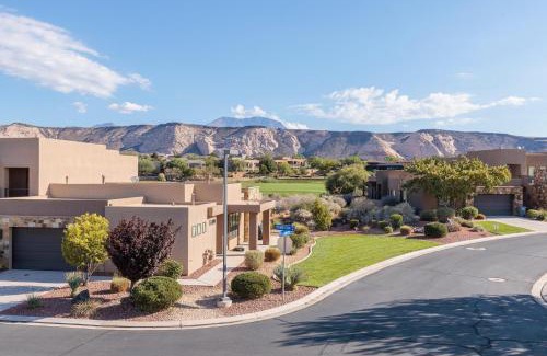 St. George Villa | Sunny Ledgeview Retreat