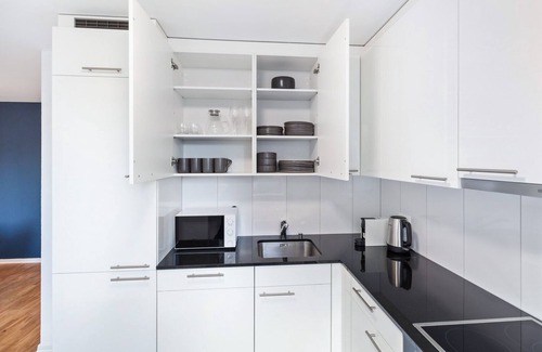 Oerlikon Apartment | Sunny Oerlikon 3.5 Room w/Balcony, 1min to Train Station, by Blueground