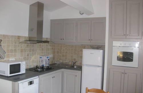 La Motte-dʼAigues House | Sunny olive trees