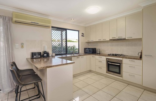 Caloundra Apartment | Sunny's Coastal Townhouse in Caloundra