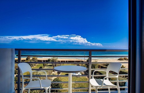 Mazotos Villa | Sunny Serenity by the Sea: A Mediterranean Escape with Private Beachfront Villas