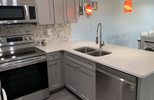 Sneads Ferry House | Sunny Side Up ! Ocean view, sound access, pet friendly, linens included ⛱