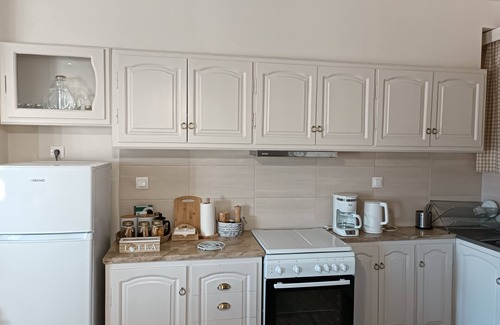 Delfoi Apartment | Sunny & Spacious Apartment in Delphi, 3 Bedrooms, 2 Bathrooms Sleeps 8 w/view