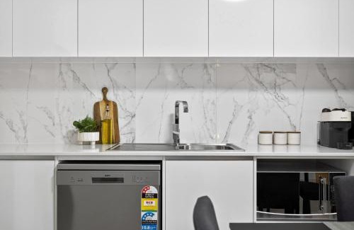 Rockingham Apartment | Sunny Stay in Rockingham 2BR Apartment Close to Beach Shops & Parks