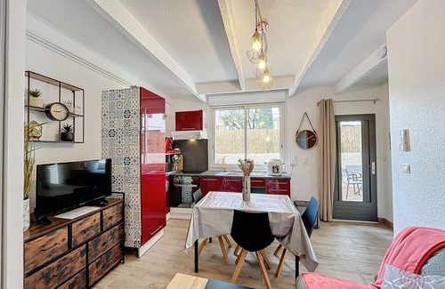 Lamalou-les-Bains Apartment | Sunny Terrace Apartment - 100m from Town Center and Thermal Baths, Pet-Friendly, A/C, WiFi