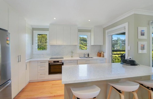 Avoca Beach House | Sunny Time - Light, Bright, Airy & Close to Beach