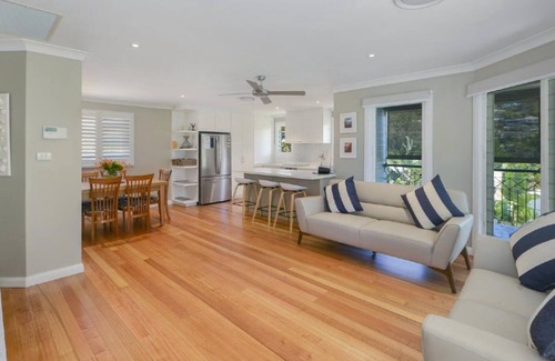 Avoca Beach House | Sunny Time - Light, Bright, Airy & Close to Beach