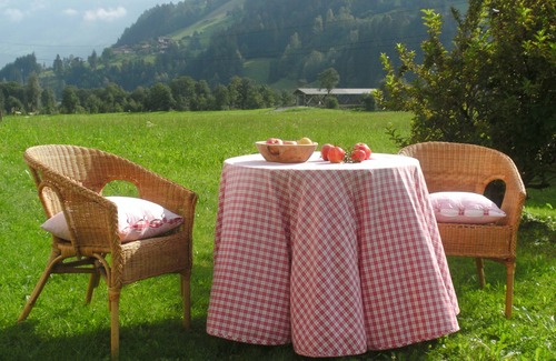 Laimach Apartment | sunny unobstructed location 70m² Apartment very cozy Tyrolean-style