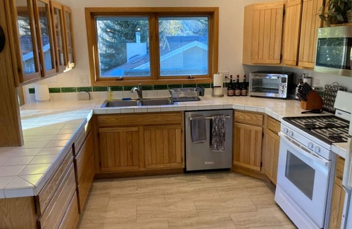 Vail Apartment | Sunny Vail Mountainside Getaway Amazing Location