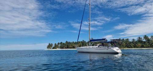 Nombre de Dios Boat Rental | Sunny, velero espacioso