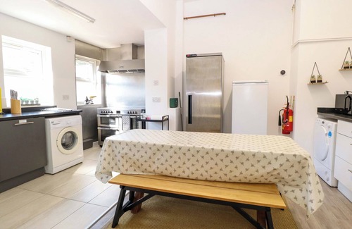 Buxton House | SUNNYMEADE, family friendly, with hot tub in Buxton, Norfolk