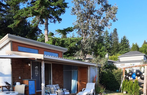 Brew Bay Cabin | Sunray Cabana, private oceanfront getaway!