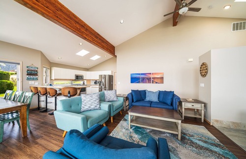 Wapato Point House | Sunrise Chalet at Wapato Point, Sleeps 12, Half Block to Sandy Beach Waterfront