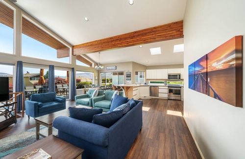 Wapato Point House | Sunrise Chalet at Wapato Point, Sleeps 12, Half Block to Sandy Beach Waterfront