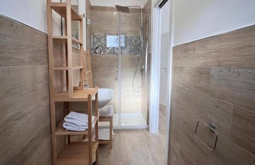 Laureana Cilento Bed & Breakfast | Sunrise in the Vineyard Bed and Breakfast - Oak