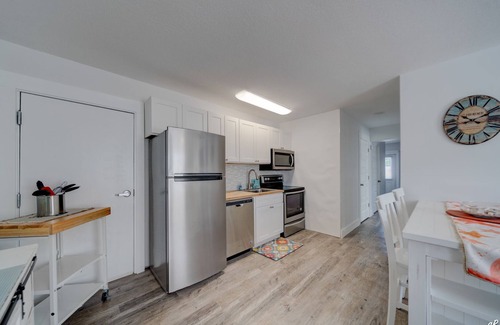Bid-a-wee Beach Cabin | SUNRISE ON MILLCOLE-Newly Renovated 2/2 one block to beach