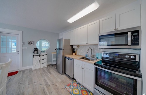 Bid-a-wee Beach Cabin | SUNRISE ON MILLCOLE-Newly Renovated 2/2 one block to beach