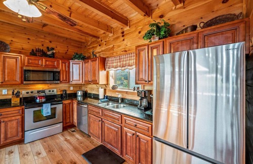 Townsend Cabin | Sunrise Peak: Incredible 6BR w/Views*Hot Tub*Games*Privacy!