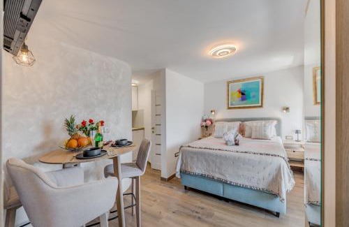 Kastel Kambelovac Apartment | Sunrise Seaview Studio