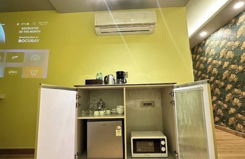 Connaught Place Apartment | Sunrise studio 2