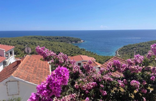 Rukavac Apartment | Sunrise Sunset Seaview Walk to Vis Iconic Beaches