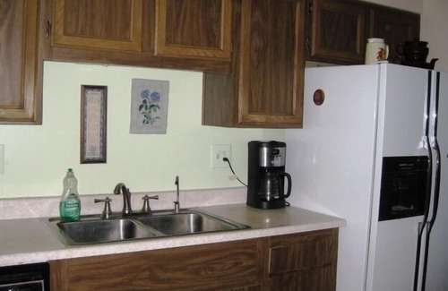 Sun City House | SUNseekers Getaway 2BR/1BA for 2-4 guests. Close to golf and rec centers