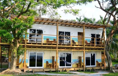 Omoa Hostel | Sunset Hut Hostel