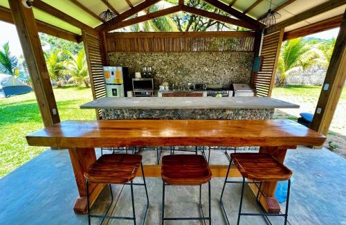 Omoa Hostel | Sunset Hut Hostel