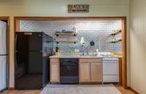 Jay House | Sunset Island - 2 bed/1.5 Ba Guest house w/Dock