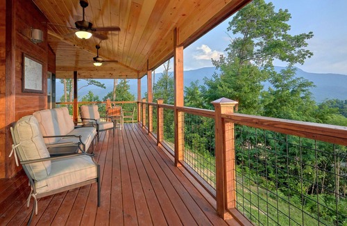 Gatlinburg - Pigeon Forge Cabin | Sunset Memories: Modern Lodge with Amazing Mountain Views
