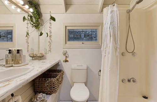 Noosa Heads House | Sunset on Noosa Chalet W/pool & Separate Studio Accomodation