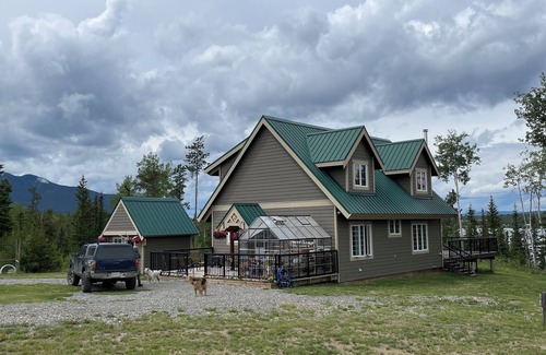 Clinton Cabin | Sunset Ridge on Big Bar Lake. Private, pet friendly 10 acre lakefront getaway!