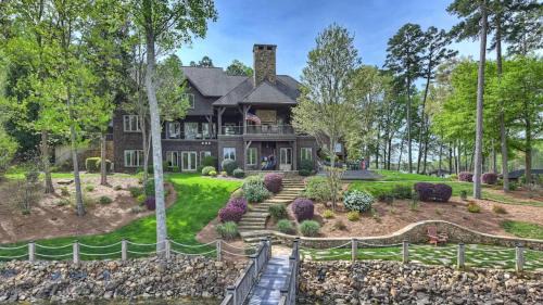 Mount Mourne House | Sunset Shores Resort by AvantStay Private Beach