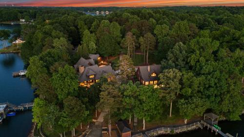 Mount Mourne House | Sunset Shores Resort by AvantStay Private Beach