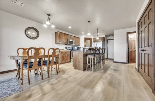 Spirit Lake House | Sunset Splash Cabin at Bridges Bay Resort