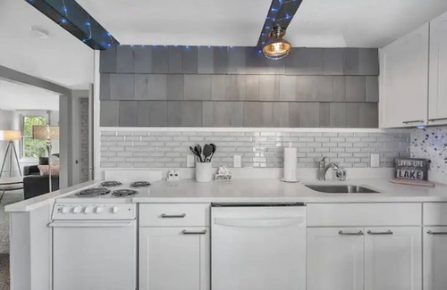 Willoughby House | Sunset Suite