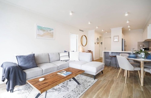 Scarborough Apartment | Sunset Summit :Super stylish w/Ocean views