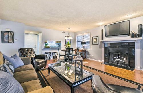 Lake Hamilton Apartment | Sunset-View Resort Condo on Lake Hamilton!