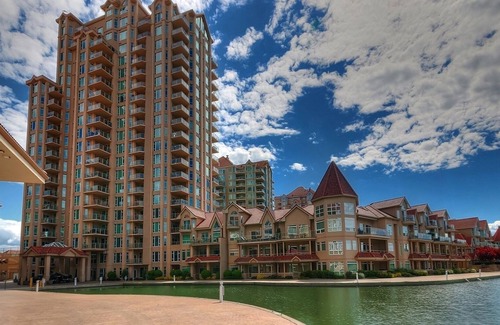 Kelowna Central Business District Condo | Sunset Waterfont Resort 12. Luxury Lakeside, stunning 3 bed/2bath Kelowna Condo.
