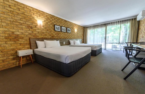 Woombye Hotel | Sunshine Coast Motor Lodge