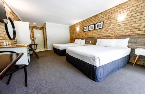 Woombye Hotel | Sunshine Coast Motor Lodge
