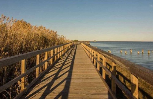 Port Arthur Condo | Sunshine Vibes Waterfront Condo Sabine Lake w Pool
