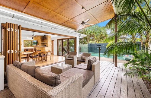 Mudjimba Villa | Sunshine Villa w/ pool, fireplace & pet friendly