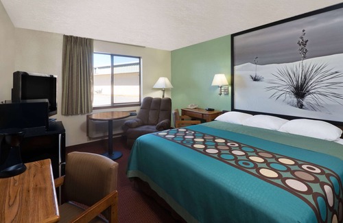 Alamogordo Hotel | Super 8 by Wyndham Alamogordo/White Sands